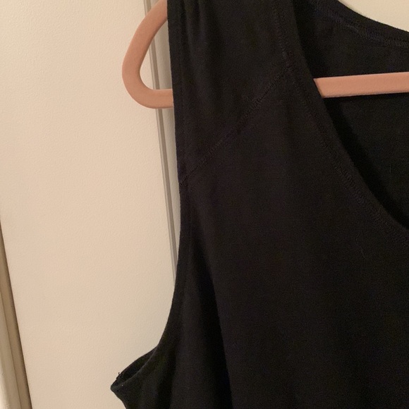 Ava & Viv 3x black sporty v-neck tank top. - Picture 2 of 11